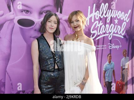 (G-D) Julia Hart et Grace VanderWaal à la première de Disney À HOLLYWOOD STARGIRL tenue au théâtre El Capitan le lundi 23 mai 2022. (Photo de la Sathanlee B. Mirador/Sipa USA) Banque D'Images