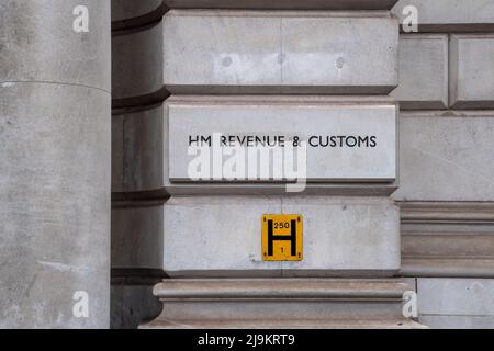 Westminster, Londres, Royaume-Uni. 11th mai 2022. L'immeuble HM revenu et Douanes de Westminister. Beaucoup de gens ont du mal à payer leurs impôts à la suite de l'impact financier de la pandémie de Covid-19. Crédit : Maureen McLean/Alay Banque D'Images