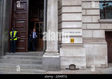 Westminster, Londres, Royaume-Uni. 11th mai 2022. L'immeuble HM revenu et Douanes de Westminister. Beaucoup de gens ont du mal à payer leurs impôts à la suite de l'impact financier de la pandémie de Covid-19. Crédit : Maureen McLean/Alay Banque D'Images