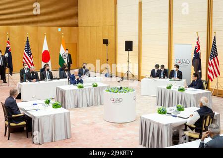 (220524) -- TOKYO, le 24 mai 2022 (Xinhua) -- le Premier ministre australien Anthony Albanese, le Président américain Joe Biden, le Premier ministre japonais Fumio Kishida et le Premier ministre indien Narendra Modi assistent au sommet du dialogue quadrilatéral sur la sécurité (Quad) à Tokyo, au Japon, le 24 mai 2022. (Yamazaki Yuichi/piscine via Xinhua) Banque D'Images