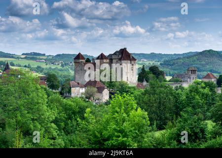 Curemonte, France - 13 mai 2022 : le pittoresque château de Plas dans le village historique de Frenmch de Curemonte, dans la vallée de la Dordogne Banque D'Images