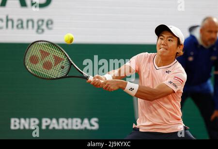 Paris, France, 23 2022 mai, Yoshihito NISHIOKA (JPN) en action pendant le jour 02 de l'Open de France 2022 à Roland Garros le 23 2022 mai à Paris, France, photo par CIOL/ABACAPRESS.COM crédit: Abaca Press/Alay Live News Banque D'Images