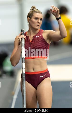 (Windsor, Canada---21 mai 2022) Alysha Newman se dispute dans la voûte du poteau d'élite au circuit et terrain de Johnny Loaring Invitational Classic Track and Field 2022 Meet a Banque D'Images