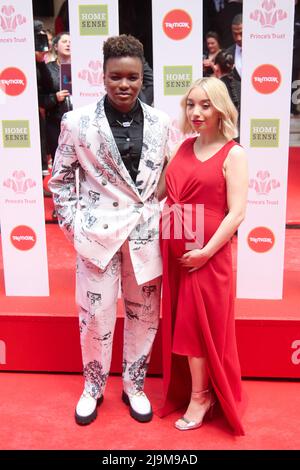 Londres, Royaume-Uni . 24 mai 2022 . Nicola Adams, Ella Baig, en photo, arrivant aux prix Prince's Trust et TKMaxx & HomeSense au Theatre Royal Drury Lane. Crédit : Alan D West/Alay Live News Banque D'Images