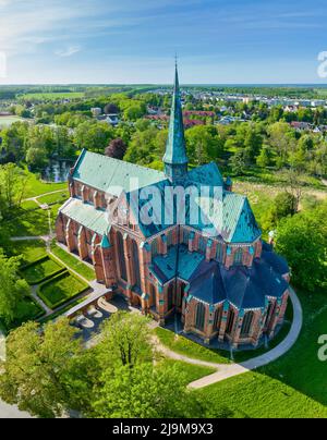 Vue aérienne de la cathédrale de Bad Doberan (Allemagne) depuis le sud-est Banque D'Images