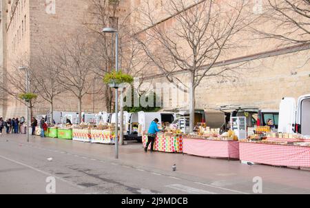 Monistrol de Montserrat, Espagne. Produits locaux, frais, naturels, biologiques à vendre sur le marché de Monistrol de Montserrat Banque D'Images