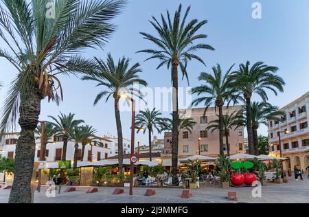 Strassencafe am Hafen von Ibiza Stadt, Cafe Mar y sol, Eivissa, Espagnol Banque D'Images