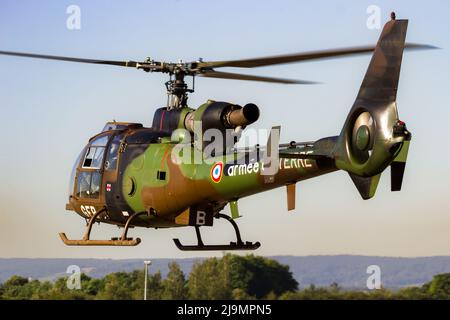 Décollage de l'hélicoptère Gazelle Aerospatiale SA342M de l'Armée française. France - 24 août 2016 Banque D'Images