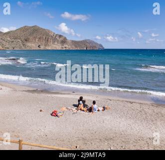 Plage à la Isleta del Moro également connue sous le nom de la Isleta, parc naturel de Cabo de Gata-Nijar, Cabo de Gata, province d'Almeria, Andalousie, sud de l'Espagne. Le Banque D'Images