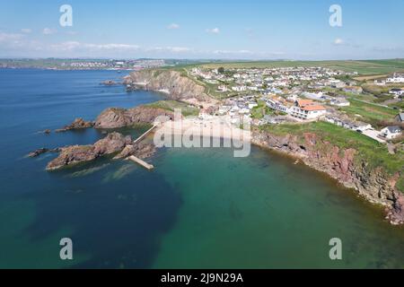 Hope Cove petit village de bord de mer Devon UK drone vue aérienne Banque D'Images