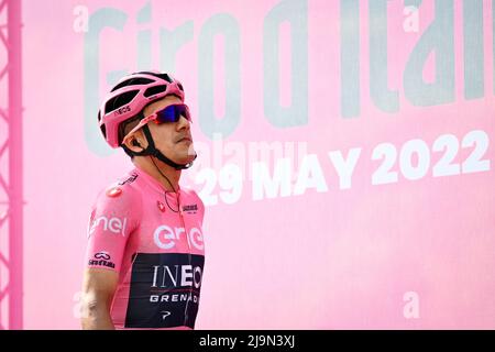 Foto Massimo Paolone/Lapresse 24 Maggio 2022 Salò, Italia sport ciclismo Giro d'Italia 2022 - edizione 105 - taya 16 - Salò - Aprica (Sforzato Wine Stage) Nella foto: CARAPAZ Richard (INEOS GRENADIERS) photo Massimo Paolone/Lapresse 24 mai 2022 Salò, Italie sport Cyclisme Giro d'Italia 2022 - édition 105th - étape 16 - de Salò à Aprica (Sforzato Wine Stage) dans le cadre de la photo: CARAPAZ Richard (INEOS GRENADIERS)/ (photo: La presse / PRESOPHOTO) Banque D'Images