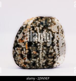 Macro gros plan photo en couleur d'un ' Ocean Jasper ' poli ' une pierre précieuse en cristal semi-précieuse utilisée dans la thérapie de guérison de cristal Banque D'Images