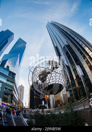 Sculpture de globe à Columbus circle, Manhattan, New York Banque D'Images