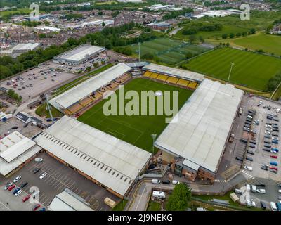 Port Vale , Vale Park Stadium , photo aérienne prise suite à la promotion à la Ligue 1 avec Burlsem et Burselm Park Drone Images Banque D'Images
