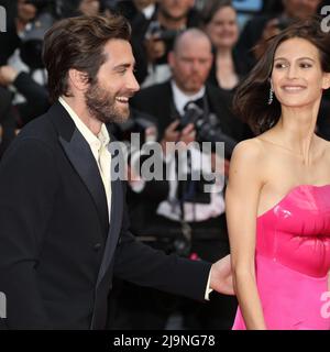 25 mai 2022, Cannes, Côte d'Azur, France: L'acteur JAKE GYLLENHAAL et sa petite amie modèle JEANNE CADIEU assistent à la cérémonie d'anniversaire 75th lors du Festival annuel du film de Cannes 75th (Credit image: © Mickael Chavet/ZUMA Press Wire) Banque D'Images