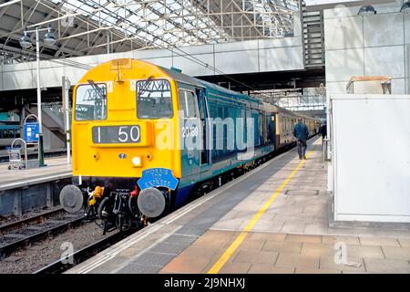 Classe 20 189 avec train Morris 100 Express à la gare Manchester Piccadilly, Angleterre Banque D'Images