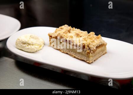 Royaume-Uni, Dessert Et Boulangerie, Tranche De Tarte Aux Pommes Avec  Drapeau Britannique, Gros Plan Banque D'Images et Photos Libres De Droits.  Image 191486847