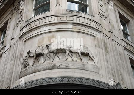 Propriété de l'époque victorienne avec la marque de fabrique trois chameaux dans la City de Londres construit pour Peek Bros qui étaient des marchands de thé et d'épices Banque D'Images