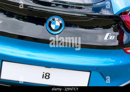 Wilton, Wiltshire, Royaume-Uni - août 10 2014 : vue rapprochée de l'arrière d'une voiture de sport hybride enfichable BMW i8 Banque D'Images