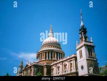 Royaume-Uni, Angleterre, Londres, le dôme de la cathédrale Saint-Paul, vu du sud-est Banque D'Images