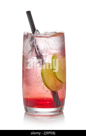 verre de cocktail d'été frais cosmopolite isolé sur fond blanc Banque D'Images