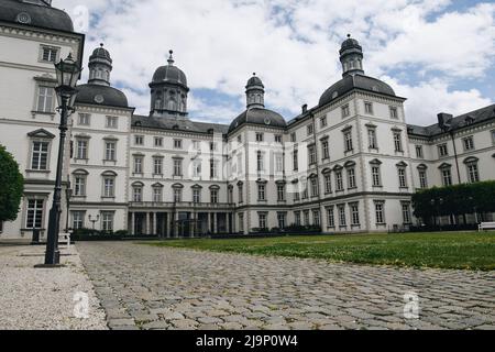 BERGISH GLADBACH, ALLEMAGNE - 24 MAI 2022 : Althoff Grandhotel Schloss Bensberg, construit comme pavillon de chasse de Jan Wellem (Johann Wilhelm II.), duc de Ja Banque D'Images