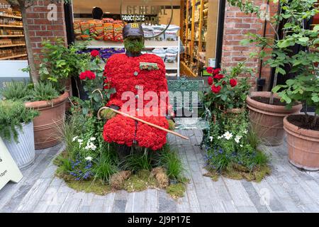 Des expositions florales célébrant le Jubilé de platine de la Reine sont vues au Chelsea à Bloom 2022 à Londres le spectacle d'art floral alternatif, transformer Banque D'Images