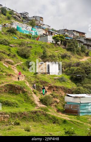 Bogota, Colombie, 23 mai 2022. Constructions illégales dues à la pauvreté et aux conflits internes , sur les hauteurs de Ciudad Bolivar. Banque D'Images