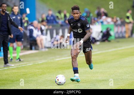 Montréal, Québec. 22nd mai 2022. L'avant de la CF Montréal, Romell Quioto (30), court avec le ballon pendant le match de la MLS entre Real Salt Lake et la CF Montréal qui s'est tenu au stade Saputo à Montréal, au Québec. Daniel Lea/CSM/Alamy Live News Banque D'Images