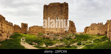 Ruines du château à Almonacid de Toledo, Espagne Banque D'Images