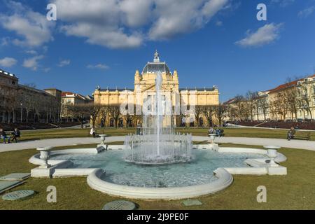 Zagreb : place du roi Tomalav (Trg de Kralja Tomava) et pavillon d'art. Croatie Banque D'Images