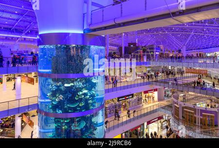 Moscou, Russie - 8 décembre 2015 : intérieur du centre commercial Aviapark à Moscou. Aviapark a été ouvert en NOVEMBRE 28, 2014.la zone complète est de 390 000 m carrés Banque D'Images