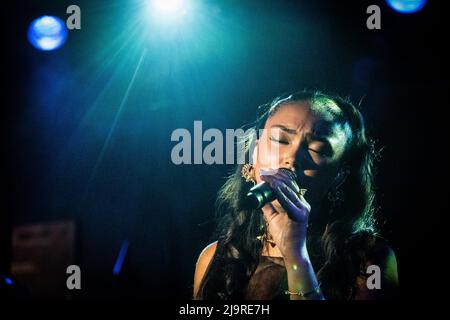 Copenhague, Danemark. 24th mai 2022. Le chanteur et compositeur britannique Neo Soul Joy Crookes interprète un concert à Pumpehuset à Copenhague. (Crédit photo : Gonzales photo/Alamy Live News Banque D'Images