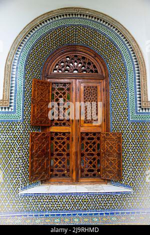 Marrakech, Maroc. Fenêtre voûtée Banque D'Images