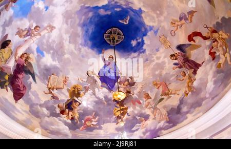 Église intérieure de Saint-Nicolas, Kiev, Ukraine. Église catholique grecque ukrainienne créée en 1810. Le cimetière d'Askold a enterré de nombreux Ukrainiens célèbres Banque D'Images