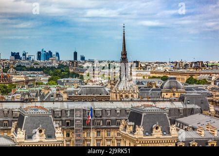 Notre Dame, Sainte Chapelle flèche et Palais de Justice de Paris, Paris, France. (Usage éditorial uniquement) Banque D'Images