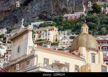 Italie, Positano. Église de Santa Maria Assunta. Banque D'Images
