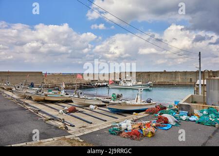 Bateaux de pêche dans le port de Chigocho, préfecture de Shimane, Japon Banque D'Images