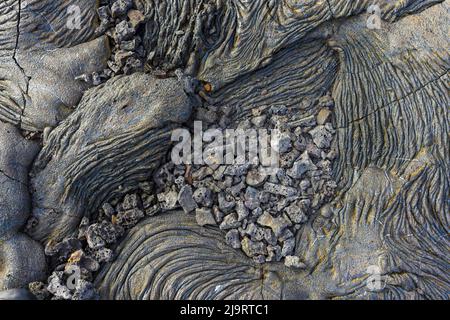 Coulée récente de lave de Pahoehoe, baie Sullivan, île de Santiago, îles Galapagos, Équateur. Banque D'Images