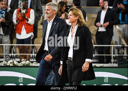 Paris, France. 24th mai 2022. Gilles MORETON président de FFT et Amelie MAURESMO directeur de Roland Garros pendant la troisième journée de Roland-Garros 2022, French Open 2022, Grand Slam tournoi de tennis le 24 mai 2022 au stade Roland-Garros à Paris, France - photo Matthieu Mirville/DPPI crédit: DPPI Media/Alay Live News Banque D'Images