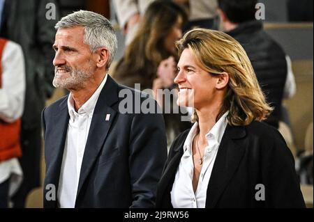 Paris, France. 24th mai 2022. Gilles MORETON président de FFT et Amelie MAURESMO directeur de Roland Garros pendant la troisième journée de Roland-Garros 2022, French Open 2022, Grand Slam tournoi de tennis le 24 mai 2022 au stade Roland-Garros à Paris, France - photo Matthieu Mirville/DPPI crédit: DPPI Media/Alay Live News Banque D'Images