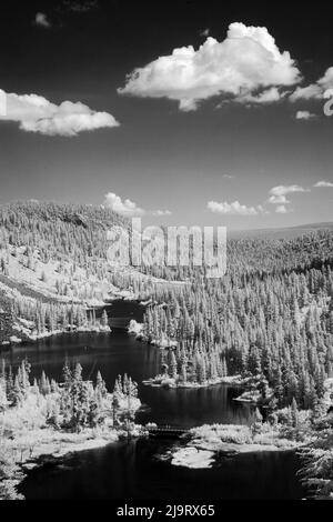 Vue surélevée sur les lacs, Mammoth Lakes, Californie Banque D'Images