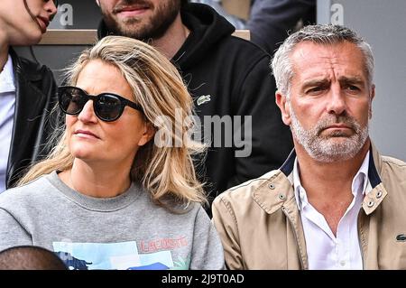 Paris, France, France. 24th mai 2022. Astrid BARD avec son mari Yann DELAIGUE lors du troisième jour de Roland-Garros 2022, French Open 2022, tournoi de tennis Grand Chelem au stade Roland-Garros le 24 mai 2022 à Paris, France. (Image de crédit : © Matthieu Mirville/ZUMA Press Wire) Banque D'Images