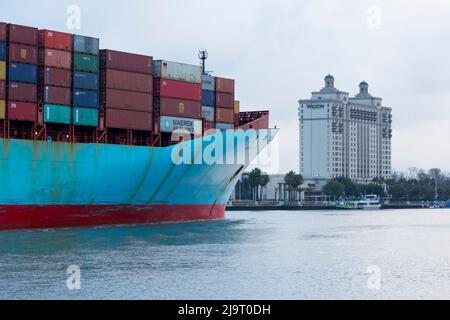 Etats-Unis, Géorgie, Savannah. Bateau-conteneur quittant Savannah Harbor. (Usage éditorial uniquement) Banque D'Images