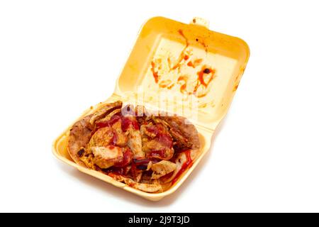 Kebab de poulet dans une boîte à emporter. Banque D'Images