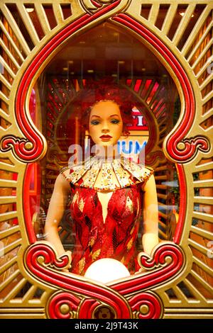 New York, New York, États-Unis. Mannequin vêtu d'une tenue de carnaval. (Usage éditorial uniquement) Banque D'Images