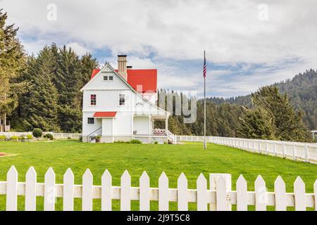 Heceta Head, Oregon, États-Unis. La maison du gardien du phare à Heceta Head. Banque D'Images