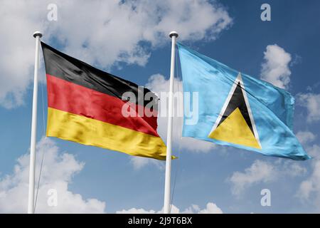 Allemagne et Sainte-Lucie deux drapeaux sur les mâts et fond bleu ciel nuageux Banque D'Images