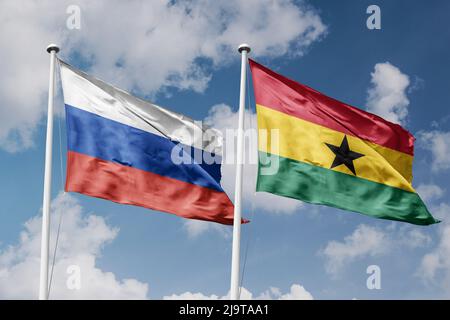 Russie et Ghana deux drapeaux sur les mâts de drapeaux et fond bleu ciel nuageux Banque D'Images