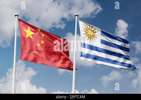 Chine et Uruguay deux drapeaux sur les mâts de drapeaux et fond bleu ciel nuageux Banque D'Images